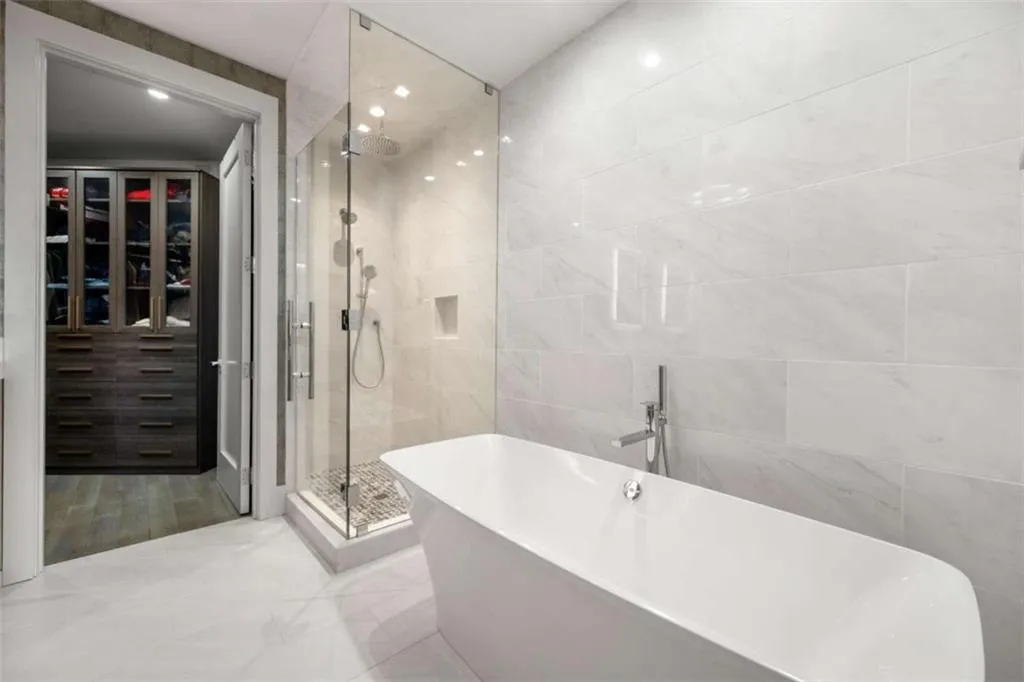 3107 Peachtree Road Ne, Atlanta, Georgia 30305, 3 Bedrooms Bedrooms, 0 ,2 BathroomsBathrooms,Residential,For Sale,3107 Peachtree Road Ne,7789660