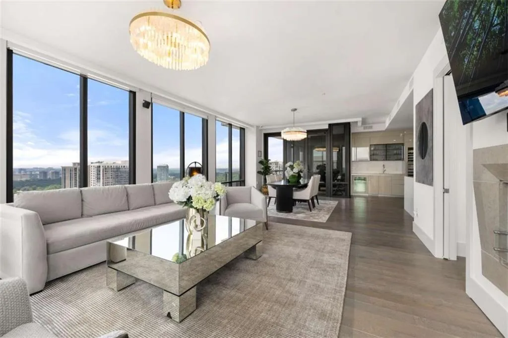 3107 Peachtree Road Ne, Atlanta, Georgia 30305, 3 Bedrooms Bedrooms, 0 ,2 BathroomsBathrooms,Residential,For Sale,3107 Peachtree Road Ne,7789660