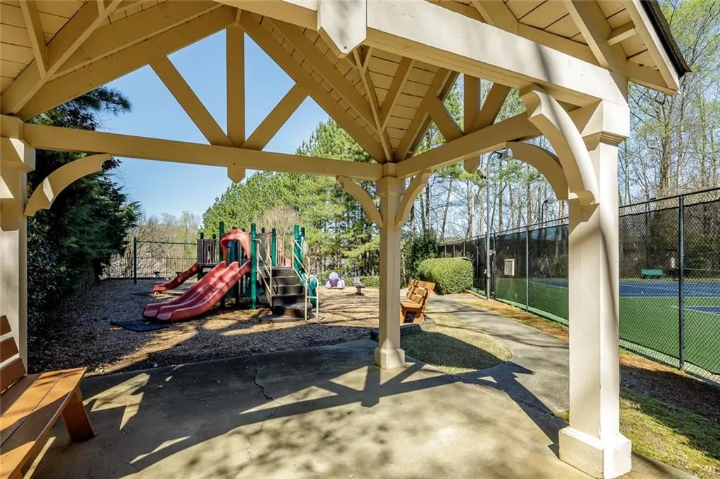 225 Trowbridge Road, Sandy Springs, Georgia 30350, 5 Bedrooms Bedrooms, ,4 BathroomsBathrooms,Residential,Sold,225 Trowbridge Road,6700947