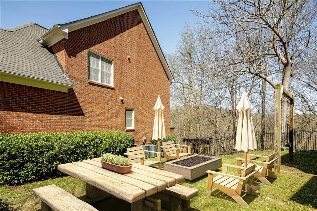 225 Trowbridge Road, Sandy Springs, Georgia 30350, 5 Bedrooms Bedrooms, ,4 BathroomsBathrooms,Residential,Sold,225 Trowbridge Road,6700947