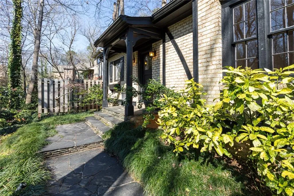 4765 Lafayette Avenue Nw, Atlanta, Georgia 30327, 5 Bedrooms Bedrooms, ,3 BathroomsBathrooms,Residential,Sold,4765 Lafayette Avenue Nw,5963507