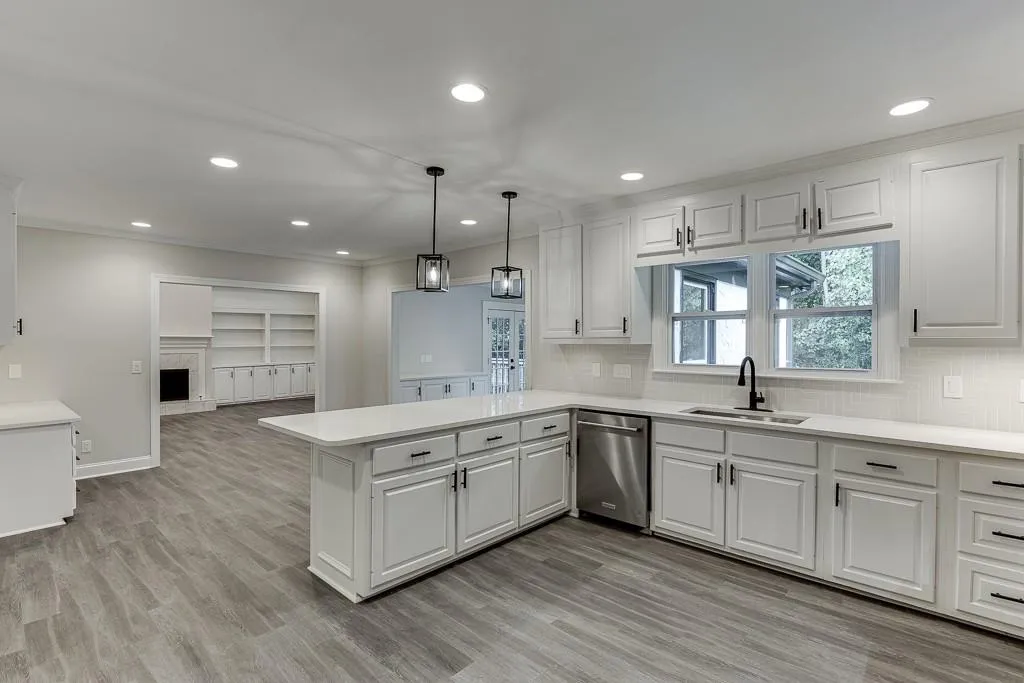 700 Mabry Road, Atlanta, Georgia 30328, 4 Bedrooms Bedrooms, ,3 BathroomsBathrooms,Residential,Sold,700 Mabry Road,7444481