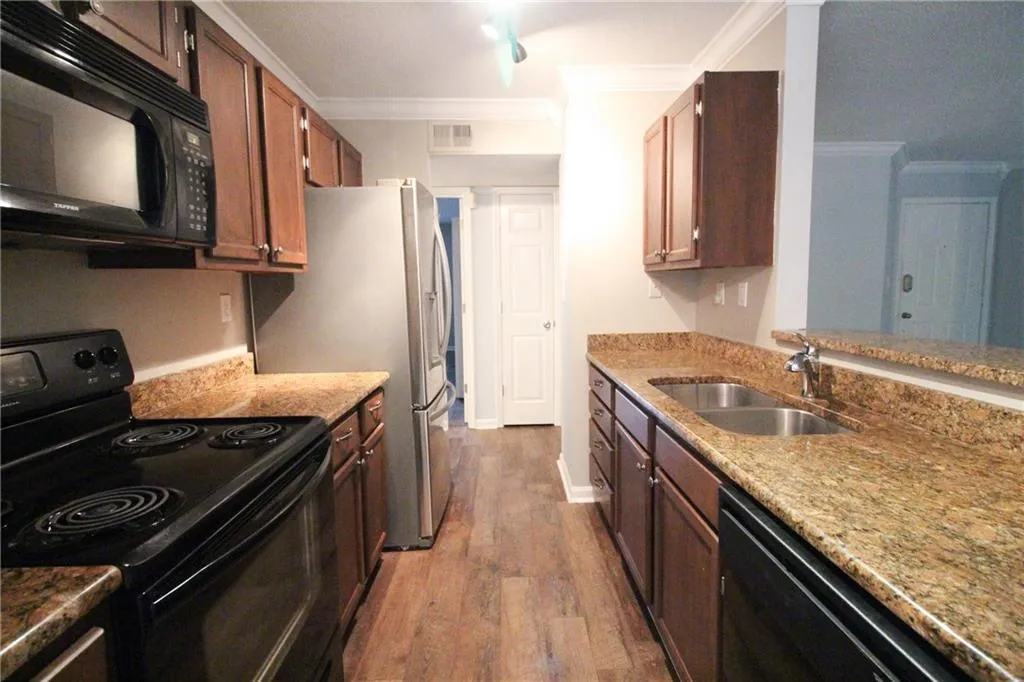 904 Garden Court, Atlanta, Georgia 30328, 2 Bedrooms Bedrooms, ,2 BathroomsBathrooms,Residential,Sold,904 Garden Court,6588838