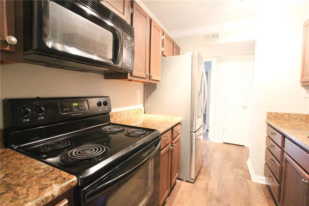 904 Garden Court, Atlanta, Georgia 30328, 2 Bedrooms Bedrooms, ,2 BathroomsBathrooms,Residential,Sold,904 Garden Court,6588838