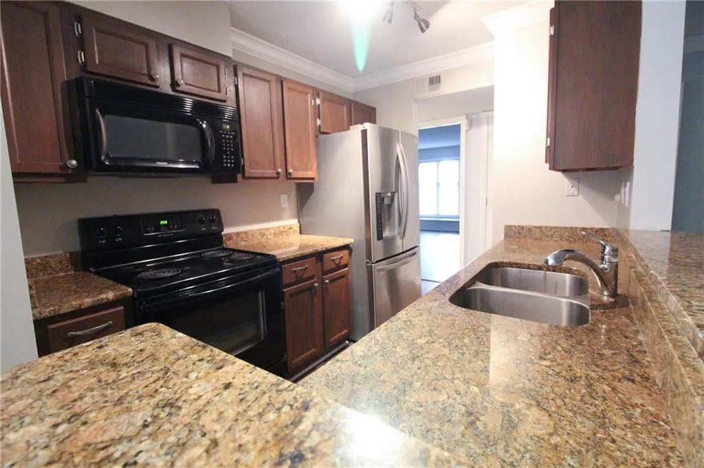 904 Garden Court, Atlanta, Georgia 30328, 2 Bedrooms Bedrooms, ,2 BathroomsBathrooms,Residential,Sold,904 Garden Court,6588838