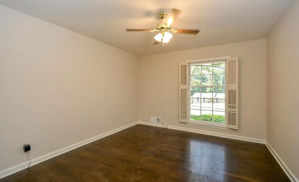 6565 Wright Circle, Sandy Springs, Georgia 30328, 3 Bedrooms Bedrooms, ,2 BathroomsBathrooms,Residential,Sold,6565 Wright Circle,6083389
