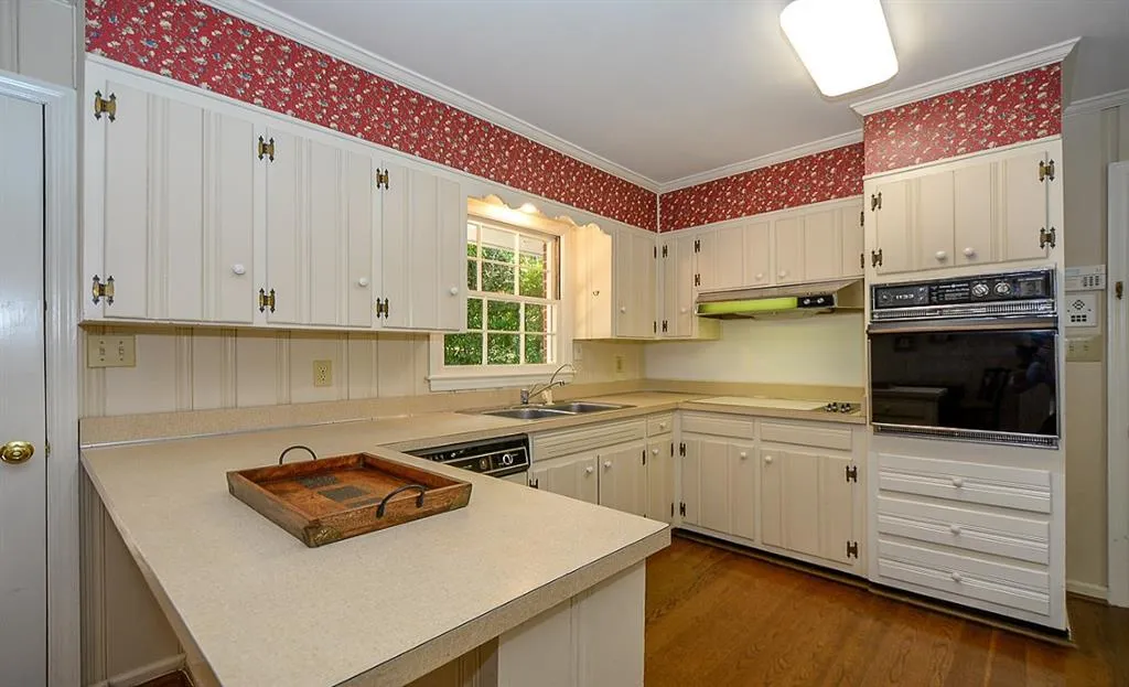 6565 Wright Circle, Sandy Springs, Georgia 30328, 3 Bedrooms Bedrooms, ,2 BathroomsBathrooms,Residential,Sold,6565 Wright Circle,6083389