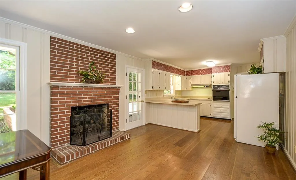6565 Wright Circle, Sandy Springs, Georgia 30328, 3 Bedrooms Bedrooms, ,2 BathroomsBathrooms,Residential,Sold,6565 Wright Circle,6083389