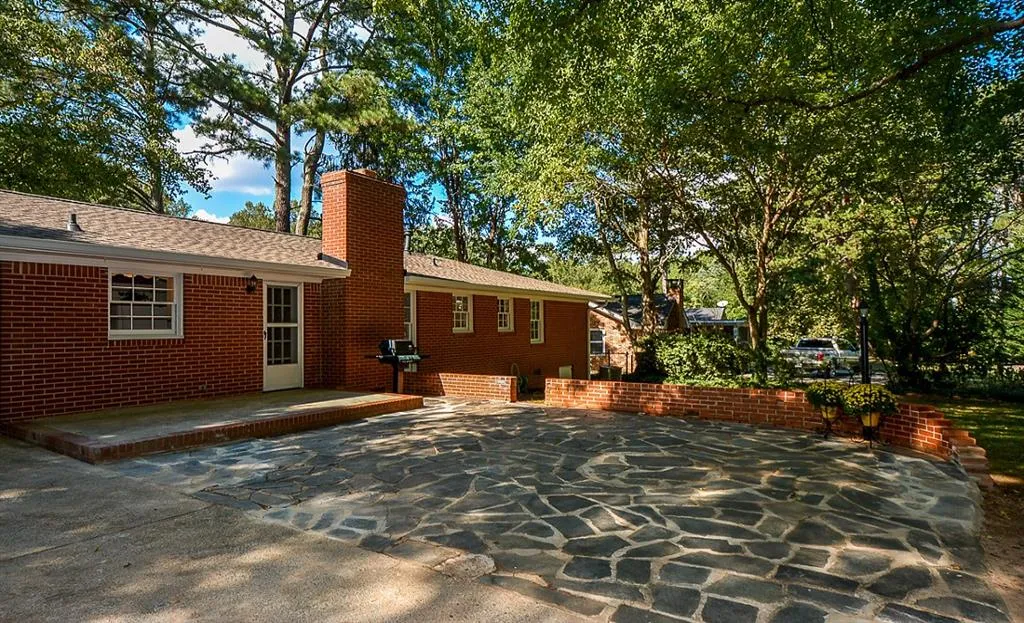 6565 Wright Circle, Sandy Springs, Georgia 30328, 3 Bedrooms Bedrooms, ,2 BathroomsBathrooms,Residential,Sold,6565 Wright Circle,6083389