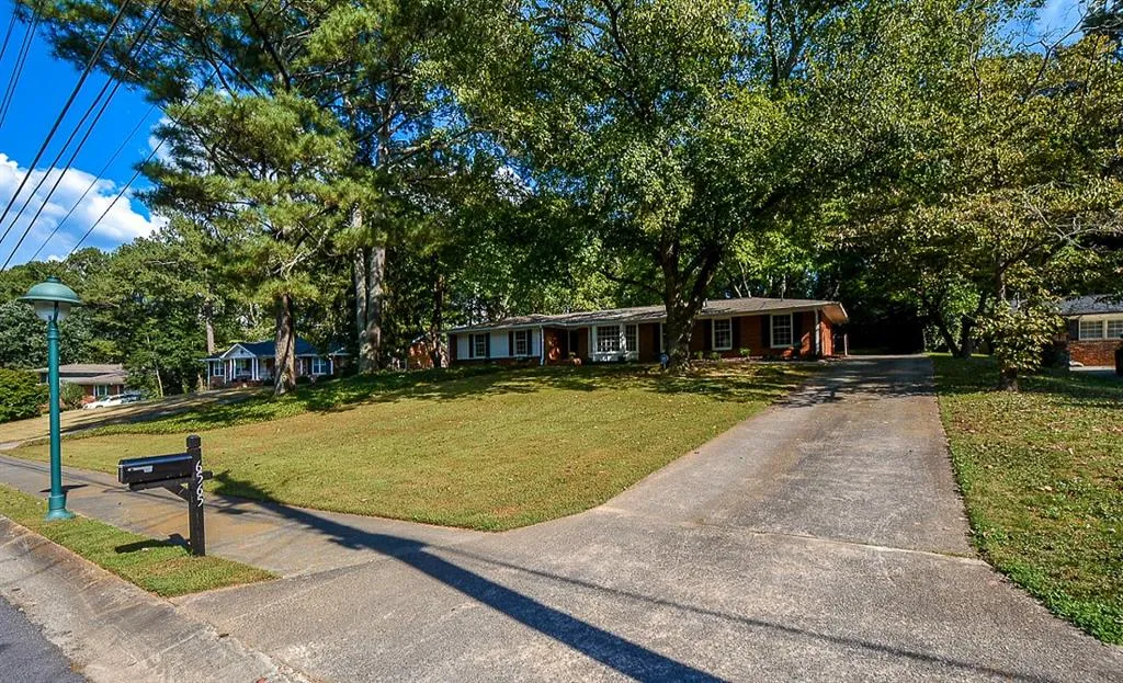 6565 Wright Circle, Sandy Springs, Georgia 30328, 3 Bedrooms Bedrooms, ,2 BathroomsBathrooms,Residential,Sold,6565 Wright Circle,6083389