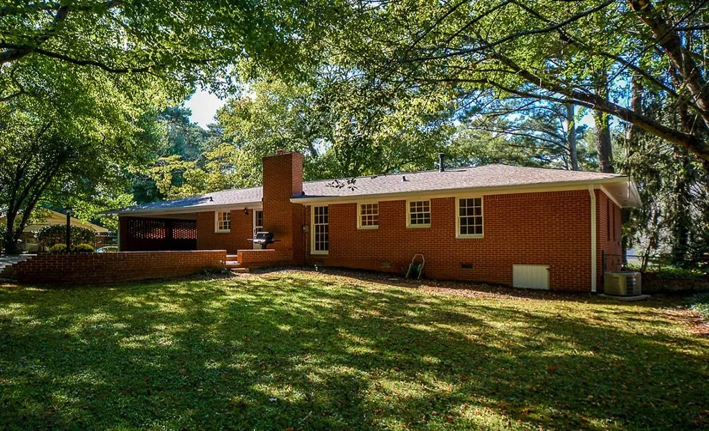 6565 Wright Circle, Sandy Springs, Georgia 30328, 3 Bedrooms Bedrooms, ,2 BathroomsBathrooms,Residential,Sold,6565 Wright Circle,6083389
