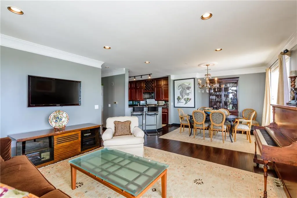 3334 Peachtree Road Ne Unit 1106, Atlanta, Georgia 30326, 2 Bedrooms Bedrooms, ,2 BathroomsBathrooms,Residential,Sold,3334 Peachtree Road Ne Unit 1106,5880427