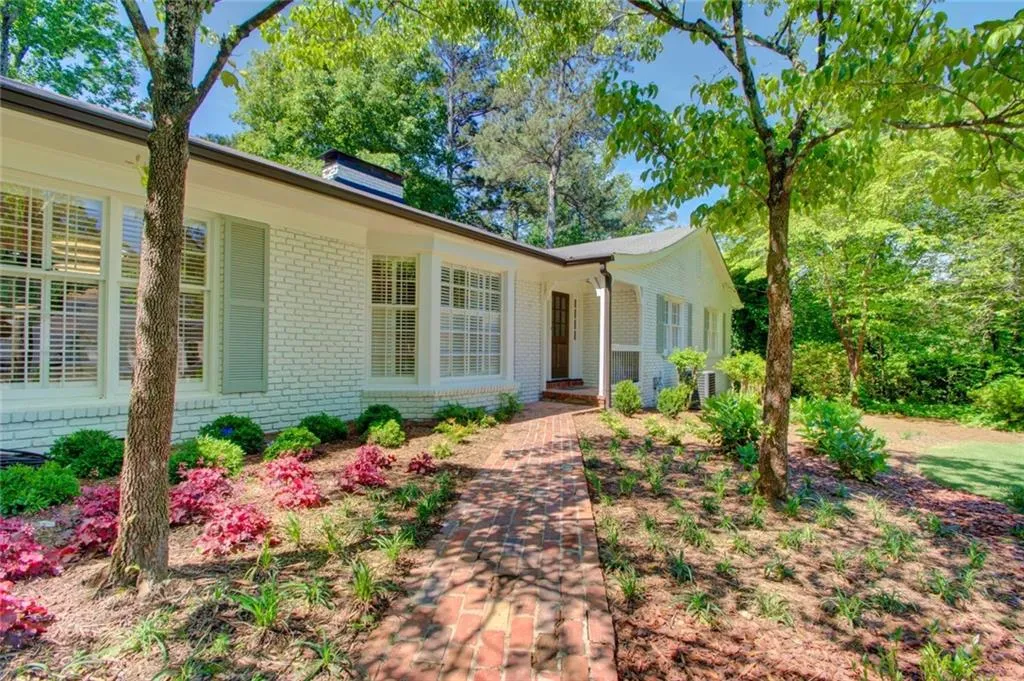 505 Dogwood Valley Drive, Sandy Springs, Georgia 30342, 6 Bedrooms Bedrooms, ,4 BathroomsBathrooms,Residential,Sold,505 Dogwood Valley Drive,6880756