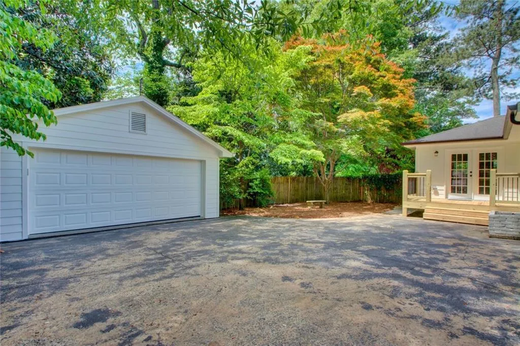 505 Dogwood Valley Drive, Sandy Springs, Georgia 30342, 6 Bedrooms Bedrooms, ,4 BathroomsBathrooms,Residential,Sold,505 Dogwood Valley Drive,6880756