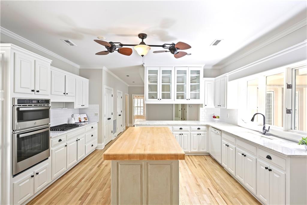 110 Hemmingwood Way, Sandy Springs, Georgia 30350, 3 Bedrooms Bedrooms, ,2 BathroomsBathrooms,Residential,Sold,110 Hemmingwood Way,7270759