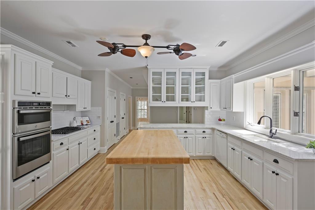 110 Hemmingwood Way, Sandy Springs, Georgia 30350, 3 Bedrooms Bedrooms, ,2 BathroomsBathrooms,Residential,Sold,110 Hemmingwood Way,7270759