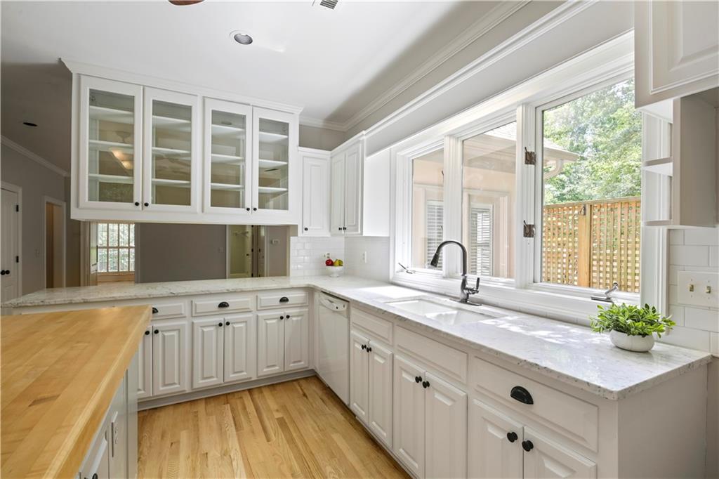 110 Hemmingwood Way, Sandy Springs, Georgia 30350, 3 Bedrooms Bedrooms, ,2 BathroomsBathrooms,Residential,Sold,110 Hemmingwood Way,7270759