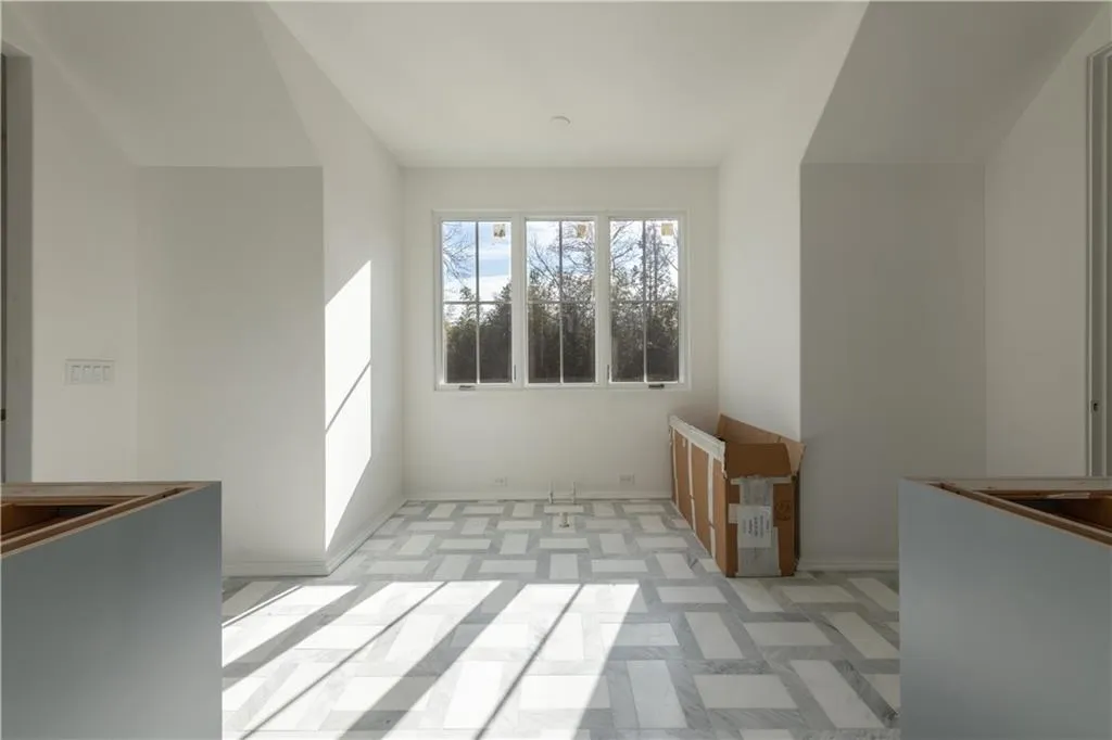 Secondary master bath up