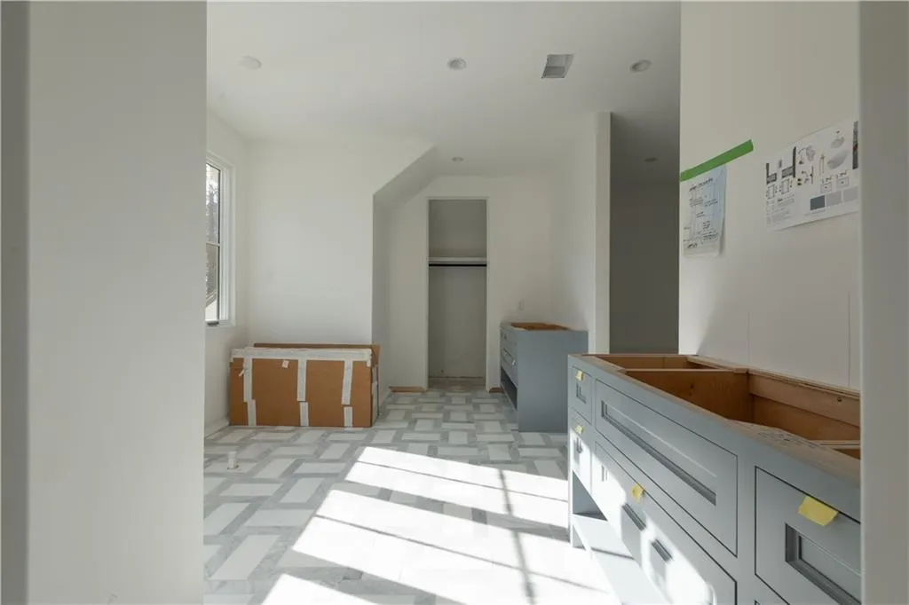 Secondary Master bath up