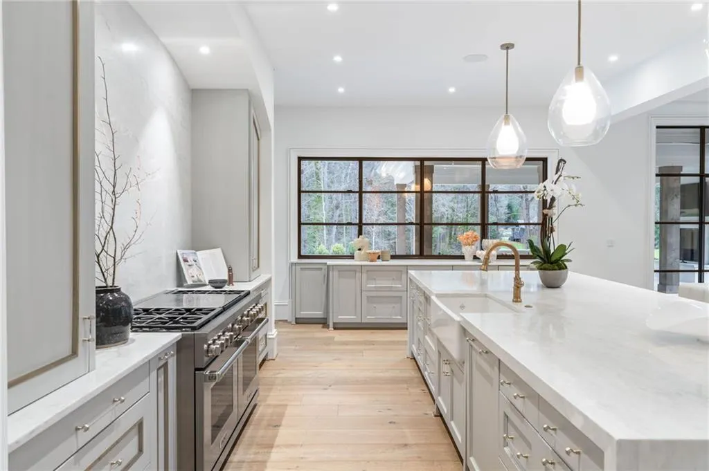 5245 Kenbrook Way, Sandy Springs, Georgia 30327, 6 Bedrooms Bedrooms, ,7 BathroomsBathrooms,Residential,For Sale,5245 Kenbrook Way,7715744