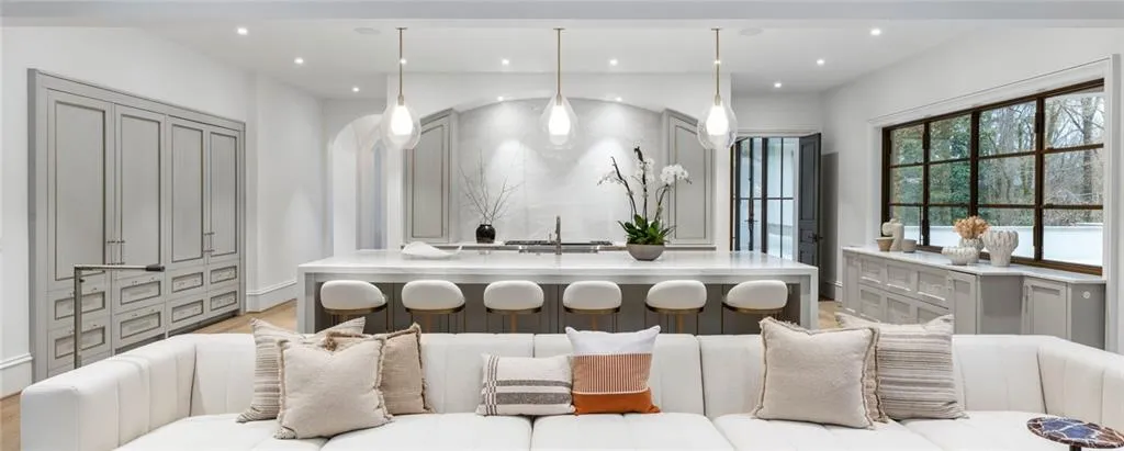 5245 Kenbrook Way, Sandy Springs, Georgia 30327, 6 Bedrooms Bedrooms, ,7 BathroomsBathrooms,Residential,For Sale,5245 Kenbrook Way,7715744