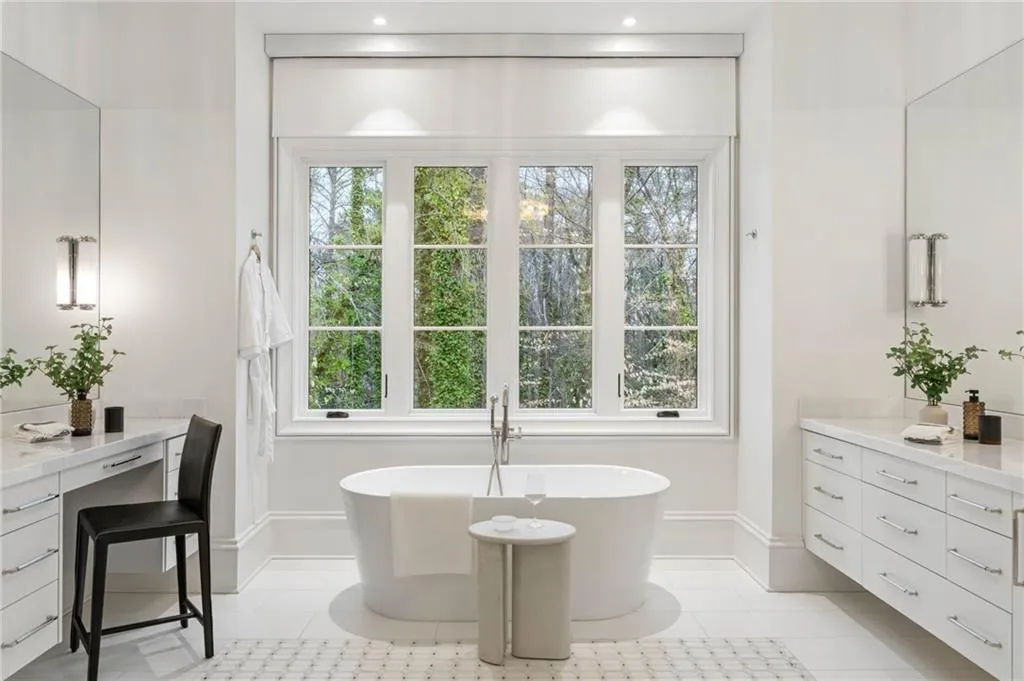 5245 Kenbrook Way, Sandy Springs, Georgia 30327, 6 Bedrooms Bedrooms, ,7 BathroomsBathrooms,Residential,For Sale,5245 Kenbrook Way,7715744
