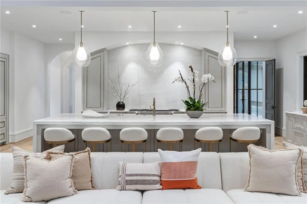 5245 Kenbrook Way, Sandy Springs, Georgia 30327, 6 Bedrooms Bedrooms, ,7 BathroomsBathrooms,Residential,For Sale,5245 Kenbrook Way,7715744