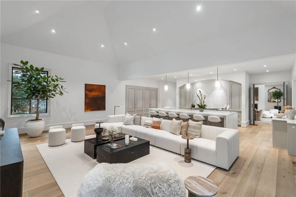 5245 Kenbrook Way, Sandy Springs, Georgia 30327, 6 Bedrooms Bedrooms, ,7 BathroomsBathrooms,Residential,For Sale,5245 Kenbrook Way,7715744