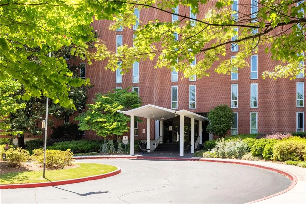 3060 Pharr Court North Unit 422, Atlanta, Georgia 30305, 2 Bedrooms Bedrooms, 0 ,1 BathroomBathrooms,Residential,For Sale,3060 Pharr Court North Unit 422,7799049