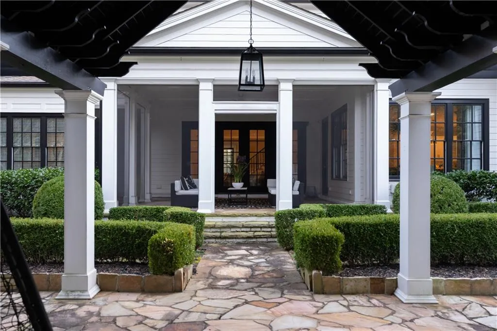 980 Fenimore Circle, Sandy Springs, Georgia 30350, 5 Bedrooms Bedrooms, ,6 BathroomsBathrooms,Residential,For Sale,980 Fenimore Circle,7719927