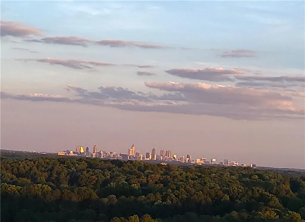 Spectacular Skyline  Views
