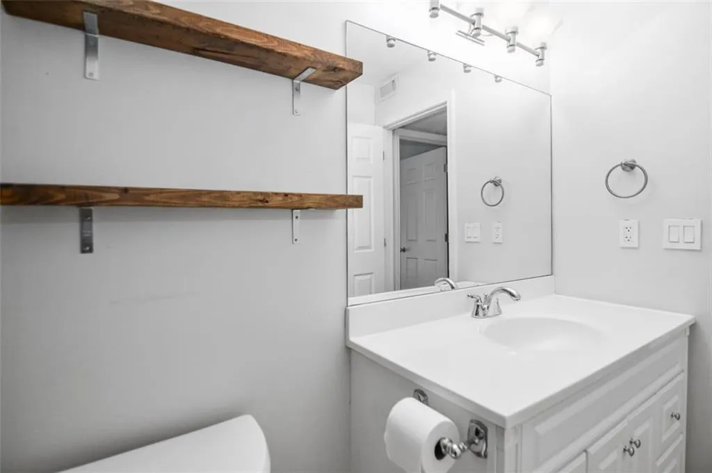 5400 Roswell Road Unit L8, Atlanta, Georgia 30342, 2 Bedrooms Bedrooms, ,2 BathroomsBathrooms,Residential,Sold,5400 Roswell Road Unit L8,7066120