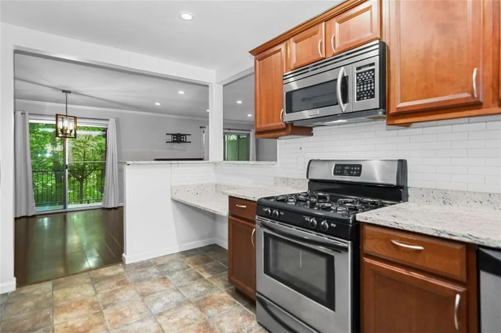 5400 Roswell Road Unit L8, Atlanta, Georgia 30342, 2 Bedrooms Bedrooms, ,2 BathroomsBathrooms,Residential,Sold,5400 Roswell Road Unit L8,7066120