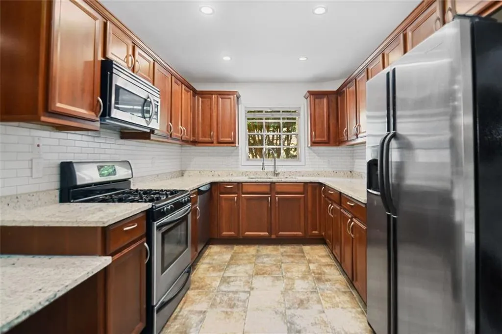 5400 Roswell Road Unit L8, Atlanta, Georgia 30342, 2 Bedrooms Bedrooms, ,2 BathroomsBathrooms,Residential,Sold,5400 Roswell Road Unit L8,7066120