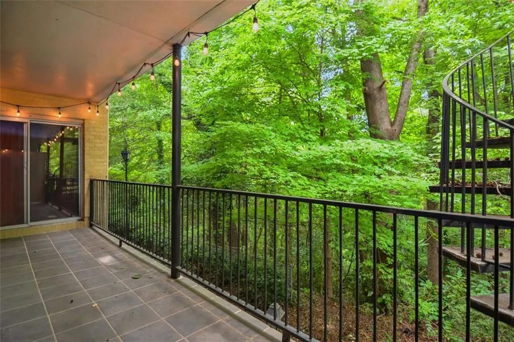 5400 Roswell Road Unit L8, Atlanta, Georgia 30342, 2 Bedrooms Bedrooms, ,2 BathroomsBathrooms,Residential,Sold,5400 Roswell Road Unit L8,7066120