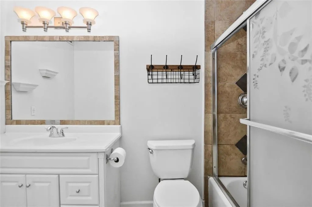5400 Roswell Road Unit L8, Atlanta, Georgia 30342, 2 Bedrooms Bedrooms, ,2 BathroomsBathrooms,Residential,Sold,5400 Roswell Road Unit L8,7066120