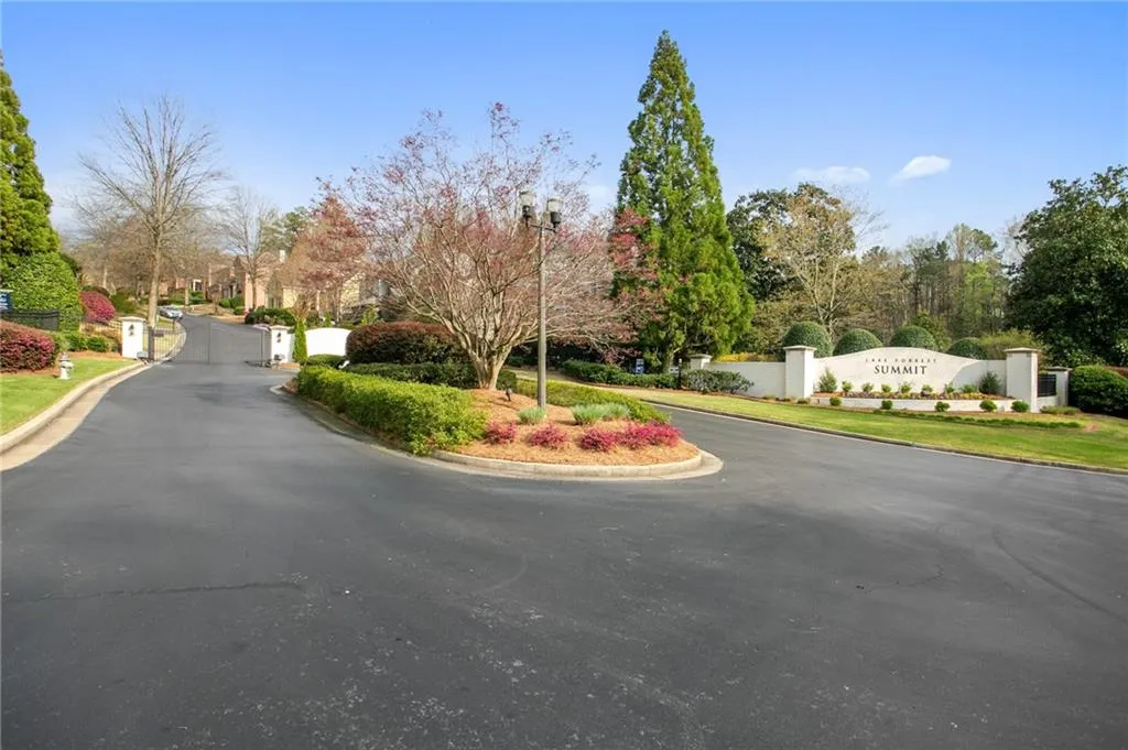 710 Lake Summit Drive, Atlanta, Georgia 30342, 5 Bedrooms Bedrooms, ,4 BathroomsBathrooms,Residential,Sold,710 Lake Summit Drive,6909162