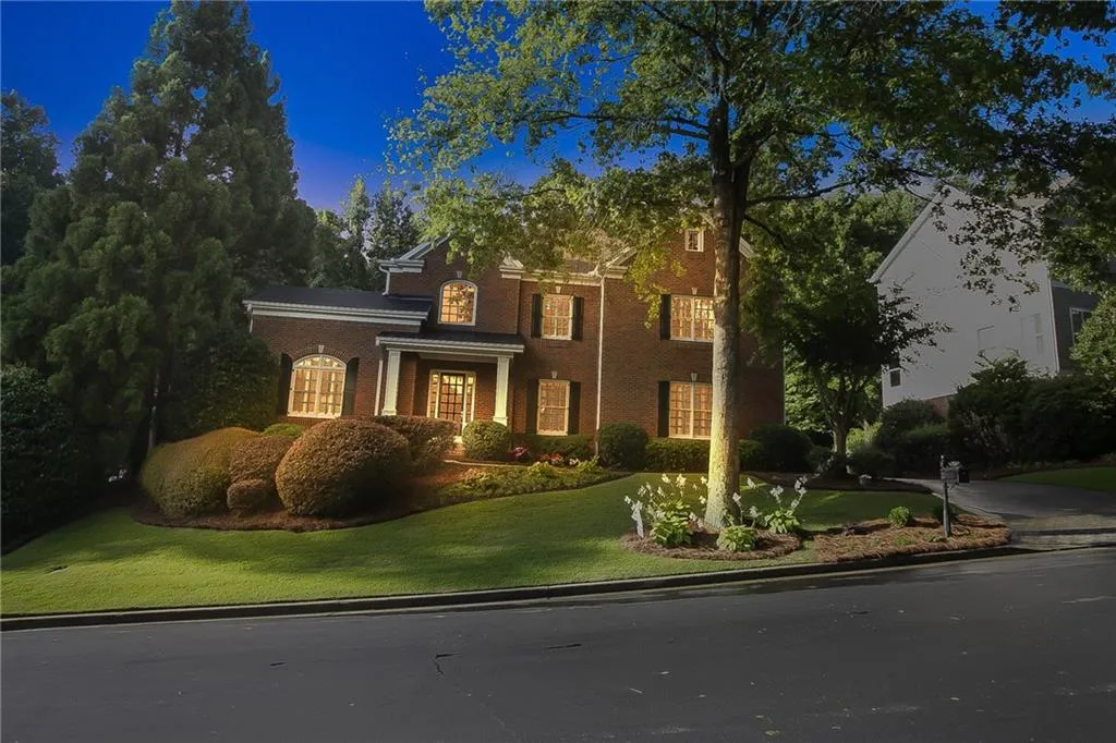 710 Lake Summit Drive, Atlanta, Georgia 30342, 5 Bedrooms Bedrooms, ,4 BathroomsBathrooms,Residential,Sold,710 Lake Summit Drive,6909162