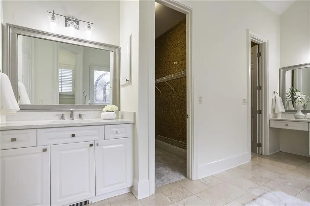 710 Lake Summit Drive, Atlanta, Georgia 30342, 5 Bedrooms Bedrooms, ,4 BathroomsBathrooms,Residential,Sold,710 Lake Summit Drive,6909162