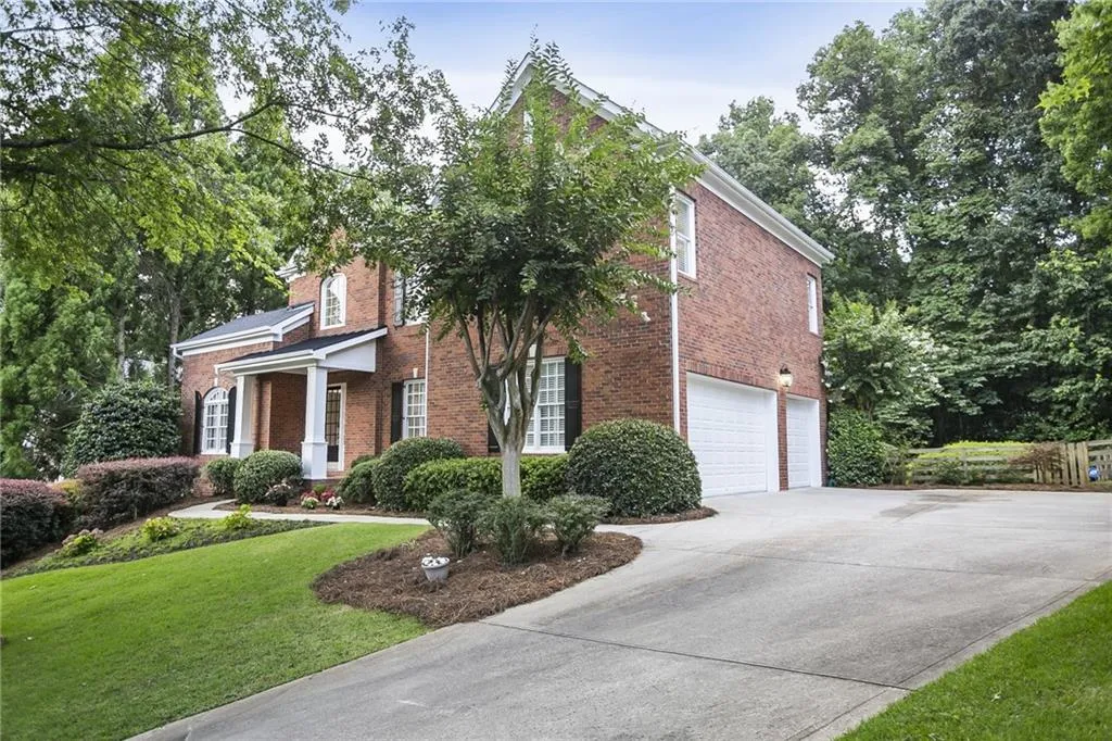 710 Lake Summit Drive, Atlanta, Georgia 30342, 5 Bedrooms Bedrooms, ,4 BathroomsBathrooms,Residential,Sold,710 Lake Summit Drive,6909162