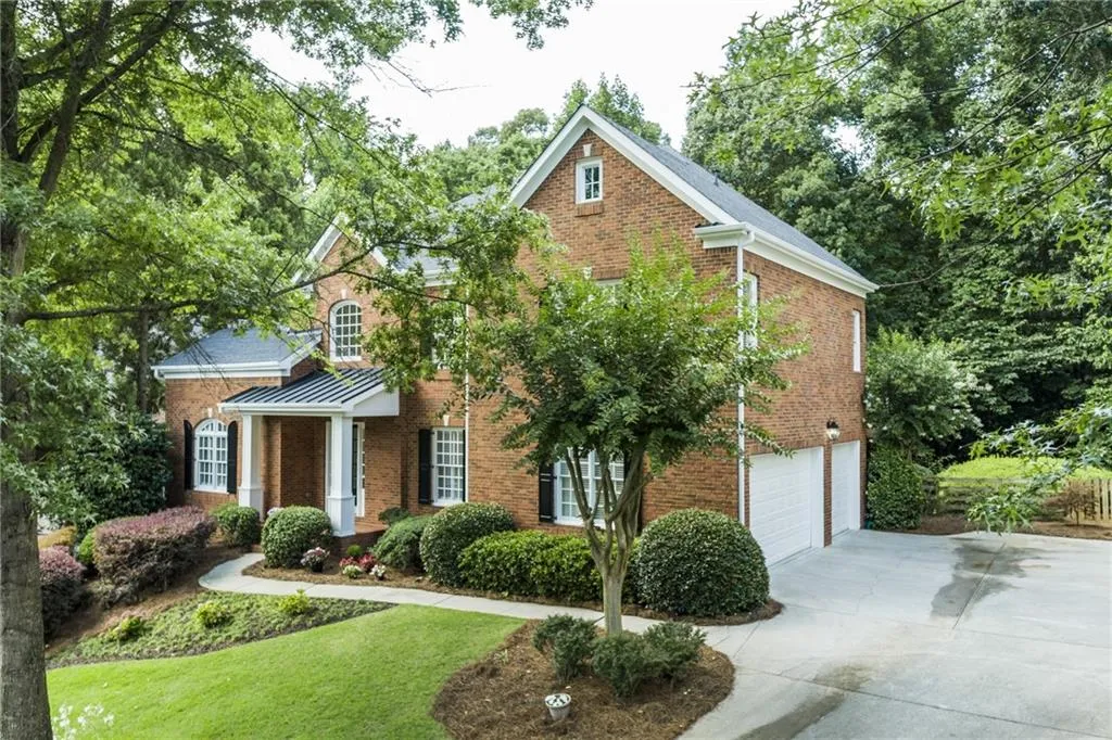 710 Lake Summit Drive, Atlanta, Georgia 30342, 5 Bedrooms Bedrooms, ,4 BathroomsBathrooms,Residential,Sold,710 Lake Summit Drive,6909162