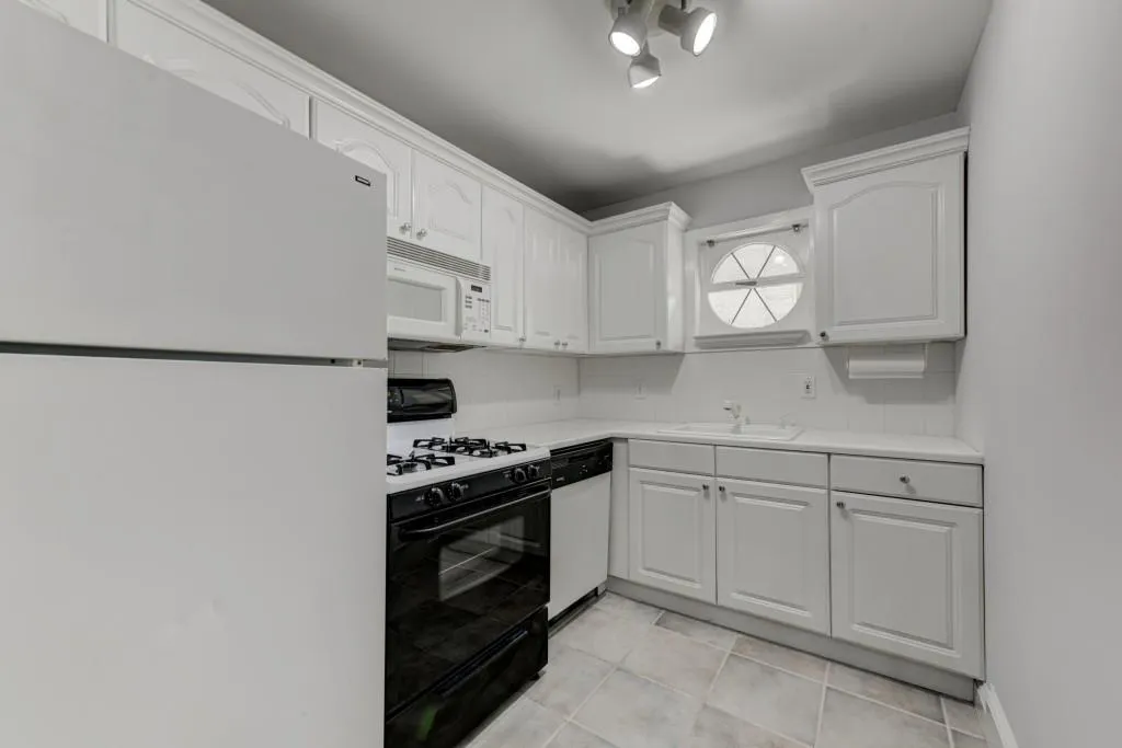 5400 Roswell Road Unit K6, Sandy Springs, Georgia 30342, 1 Bedroom Bedrooms, ,1 BathroomBathrooms,Residential,Sold,5400 Roswell Road Unit K6,6582328