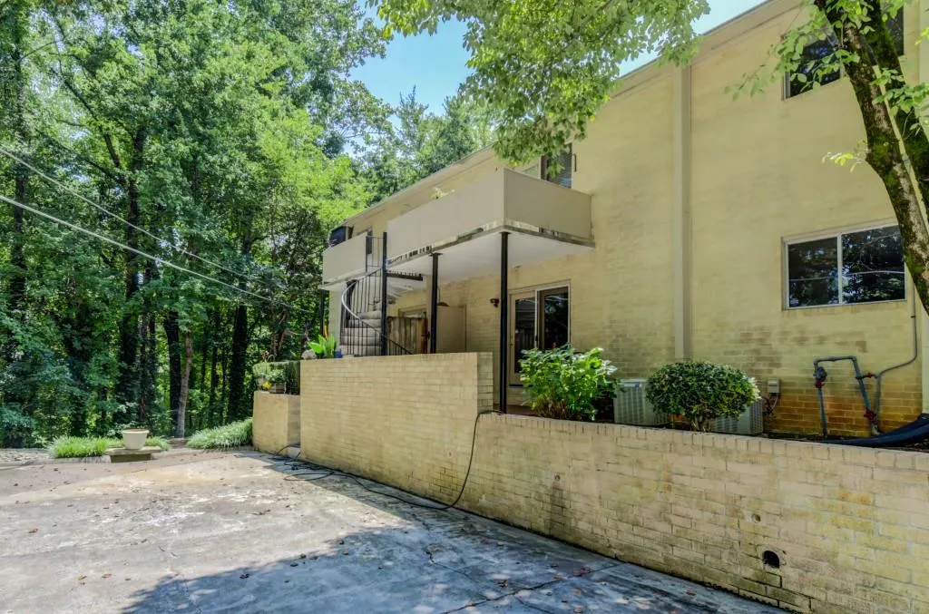 5400 Roswell Road Unit K6, Sandy Springs, Georgia 30342, 1 Bedroom Bedrooms, ,1 BathroomBathrooms,Residential,Sold,5400 Roswell Road Unit K6,6582328