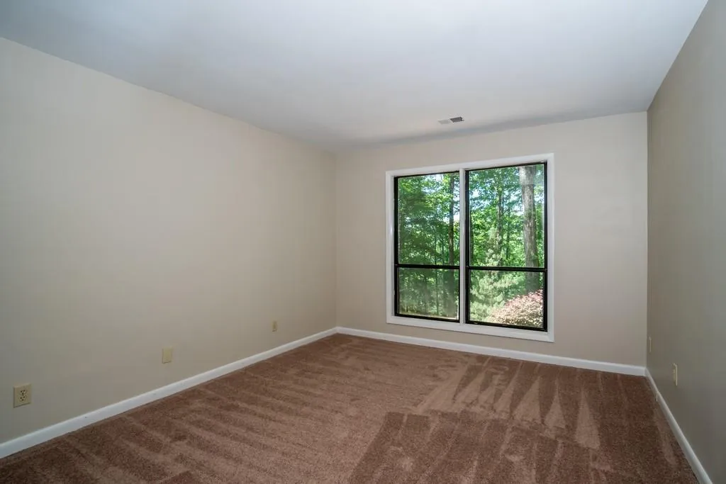 9380 Huntcliff Trace, Sandy Springs, Georgia 30350, 3 Bedrooms Bedrooms, ,2 BathroomsBathrooms,Residential,Sold,9380 Huntcliff Trace,6546883