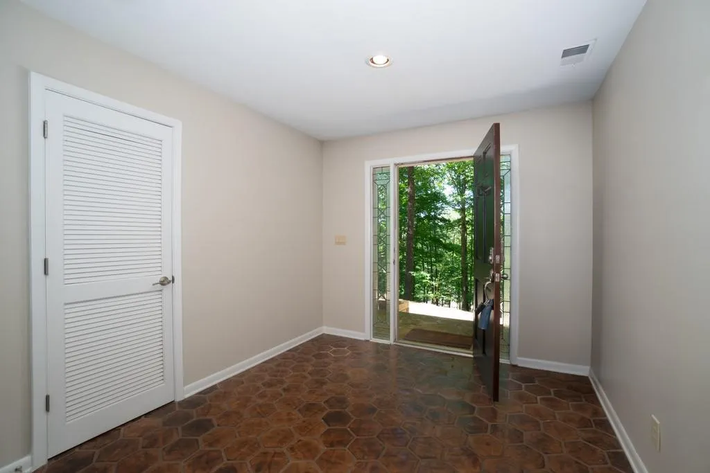 9380 Huntcliff Trace, Sandy Springs, Georgia 30350, 3 Bedrooms Bedrooms, ,2 BathroomsBathrooms,Residential,Sold,9380 Huntcliff Trace,6546883