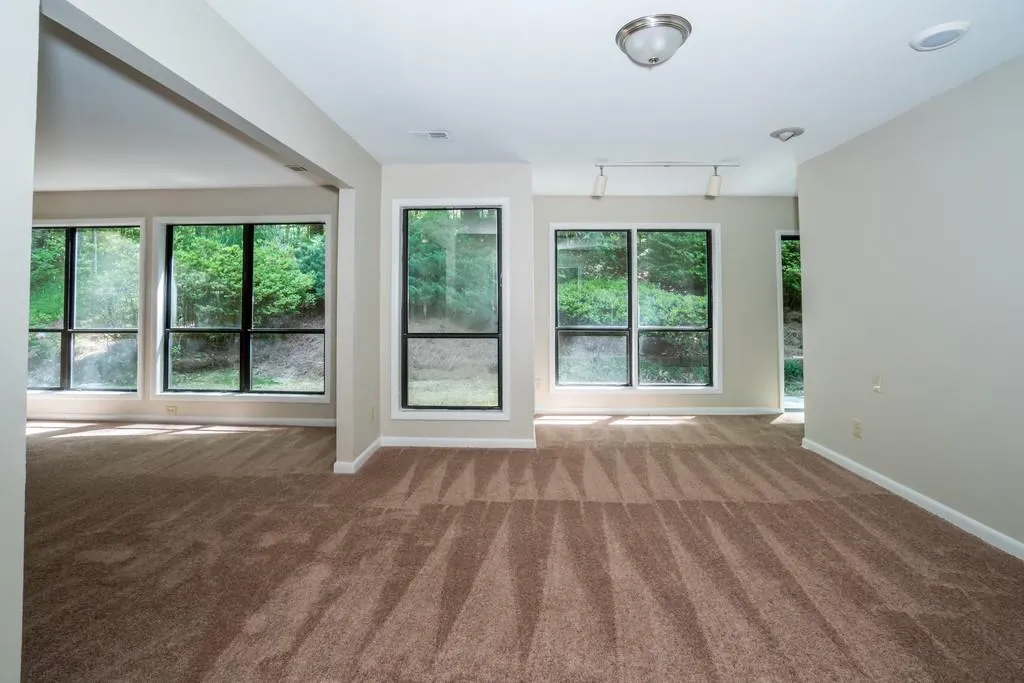 9380 Huntcliff Trace, Sandy Springs, Georgia 30350, 3 Bedrooms Bedrooms, ,2 BathroomsBathrooms,Residential,Sold,9380 Huntcliff Trace,6546883