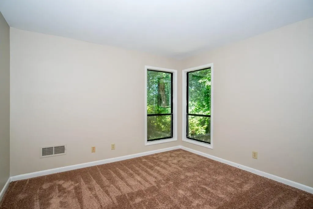 9380 Huntcliff Trace, Sandy Springs, Georgia 30350, 3 Bedrooms Bedrooms, ,2 BathroomsBathrooms,Residential,Sold,9380 Huntcliff Trace,6546883