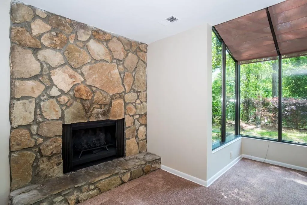 9380 Huntcliff Trace, Sandy Springs, Georgia 30350, 3 Bedrooms Bedrooms, ,2 BathroomsBathrooms,Residential,Sold,9380 Huntcliff Trace,6546883