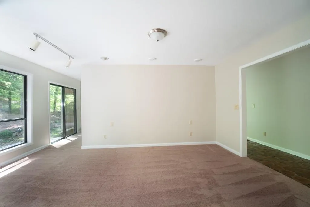 9380 Huntcliff Trace, Sandy Springs, Georgia 30350, 3 Bedrooms Bedrooms, ,2 BathroomsBathrooms,Residential,Sold,9380 Huntcliff Trace,6546883