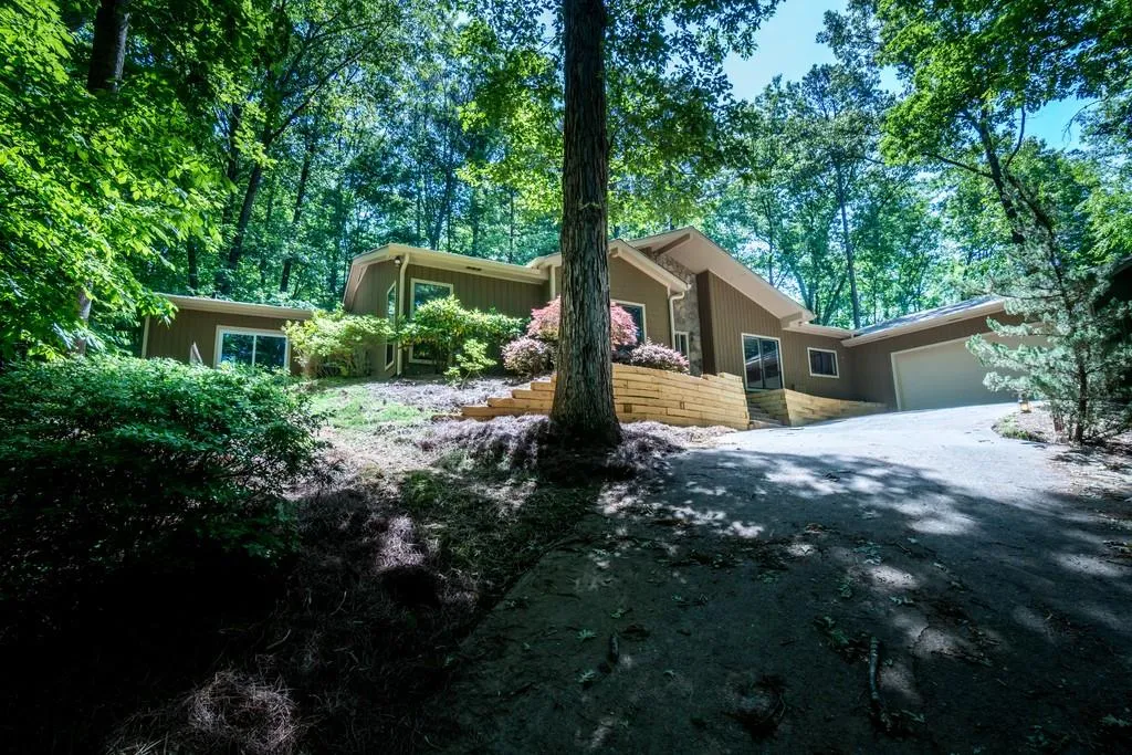 9380 Huntcliff Trace, Sandy Springs, Georgia 30350, 3 Bedrooms Bedrooms, ,2 BathroomsBathrooms,Residential,Sold,9380 Huntcliff Trace,6546883